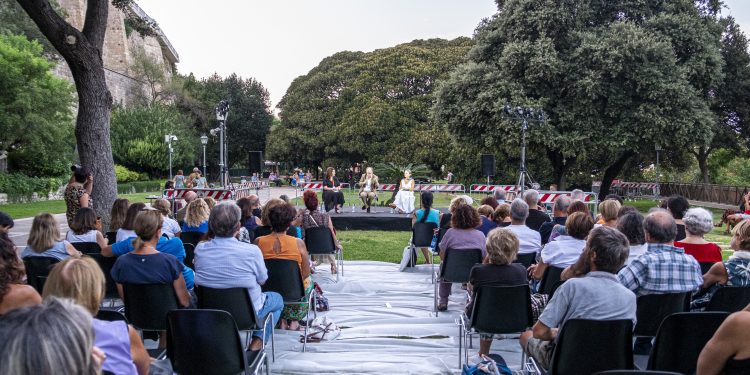 Torna a Cagliari Dialoghi di carta tra poesia e saggistica