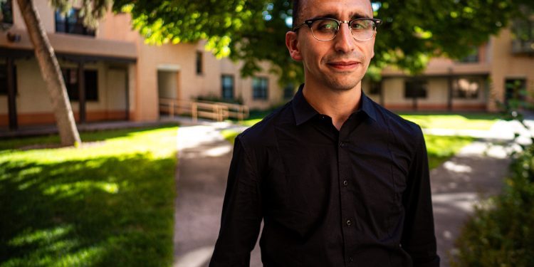 Dalla Sardegna al New Mexico, l’etnomusicologo Diego Pani vola in America per insegnare il canto tradizionale sardo