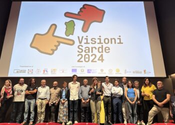 Visioni Sarde 2024, “Island for rent” di Tore Cubeddu e Elio Turno Arthemalle vince l’undicesima edizione del festival del cinema sardo. Menzione speciale per Carolina Melis e “S’ozzastru”