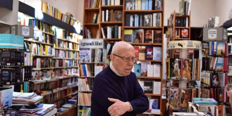 Addio al libraio cagliaritano Ugo Salomone, nella sua libreria c’era il catalogo della vita