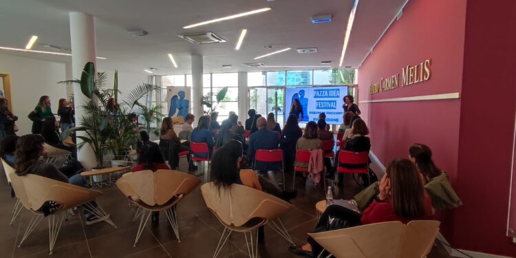 Letteratura e culture digitali per disegnare Orizzonti, a Cagliari il Festival Pazza Idea. Tra gli ospiti Arianna Ciccone, Zerocalcare, Luca Sofri e Rachele Bastreghi