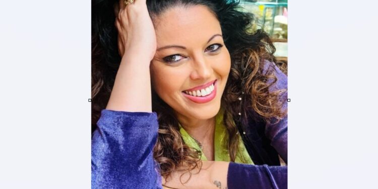 “La forza delle donne afghane custodi della società civile”. A Cagliari la giornalista Barbara Schiavulli racconta il nuovo libro ‘Burqa Queen’