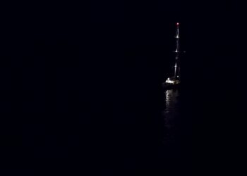 Attraverso il buio profondo