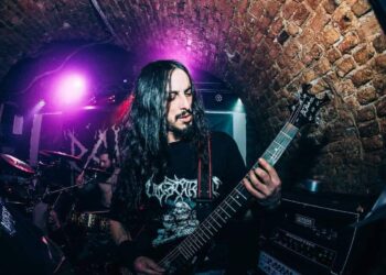 Da Siniscola al mondo, il metal transfrontaliero di Alex Spalvieri