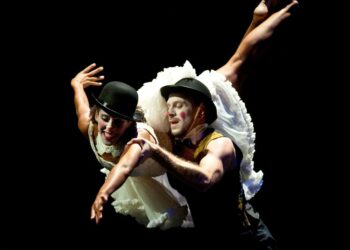 L’universo magico di Federico Fellini arriva a teatro con la Compagnia Artemis Danza: “Il circo di Fellini” in tour nell’Isola con CeDAC