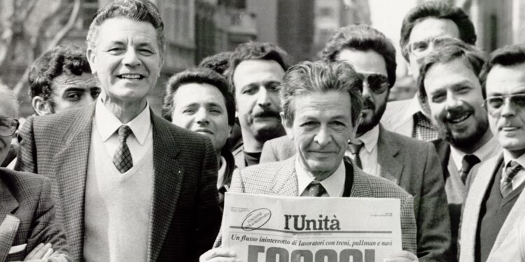 ‘I luoghi e le parole di Enrico Berlinguer’, a Sassari la mostra sul politico sardo, leader del PCI, a 40 anni dalla sua morte