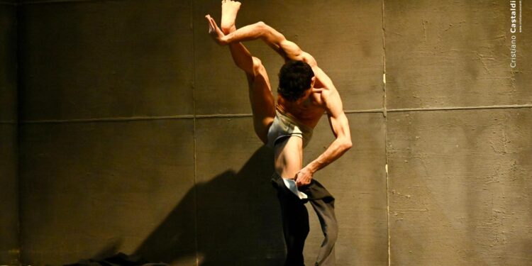 Mauro Astolfi: “Bach ti spinge verso un percorso introspettivo”. Il celebre coreografo a Sassari e Cagliari con CeDAC presenta “L’arte della Fuga”