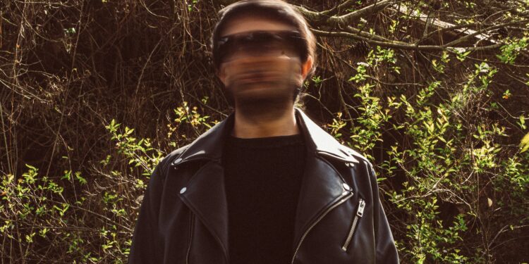 ‘Atlas’, l’opera musicale di Perry Frank, ci guida attraverso i paesaggi dell’anima