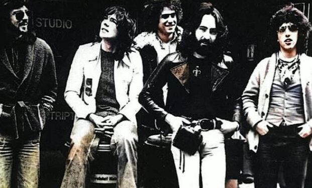 Cagliari 1974. Il concerto della Premiata Forneria Marconi al Teatro Massimo mentre in strada divampava la guerriglia