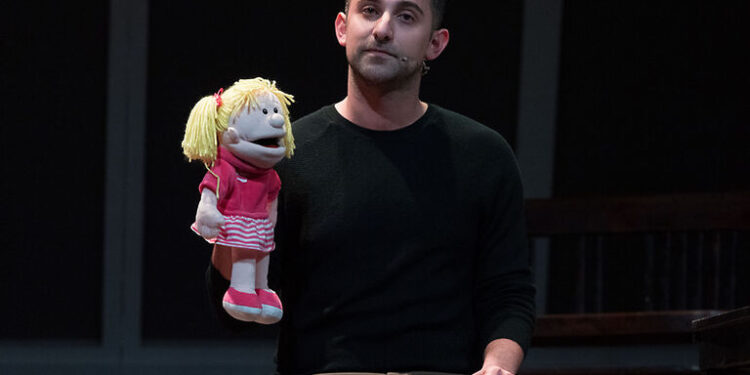 “Gramsci spiegato a mia figlia”, nello spettacolo di Paolo Floris un pensiero che resiste nel cuore del nostro tempo