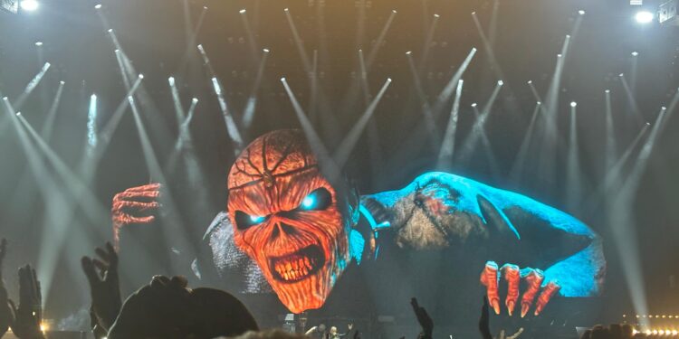 Gli Iron Maiden celebrano 50 anni di carriera. A Budapest la prima data del “Run For Your Lives World Tour”