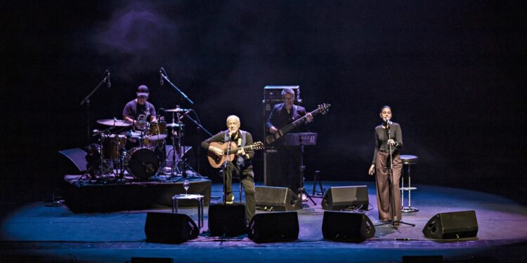 Bossanova, samba e canzone italiana. Al Teatro Massimo di Cagliari Toquinho conquista il pubblico