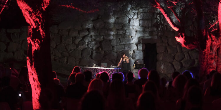 “Cartoline Sonore”, un viaggio sensoriale nella Sardegna autentica con la musica contemporanea