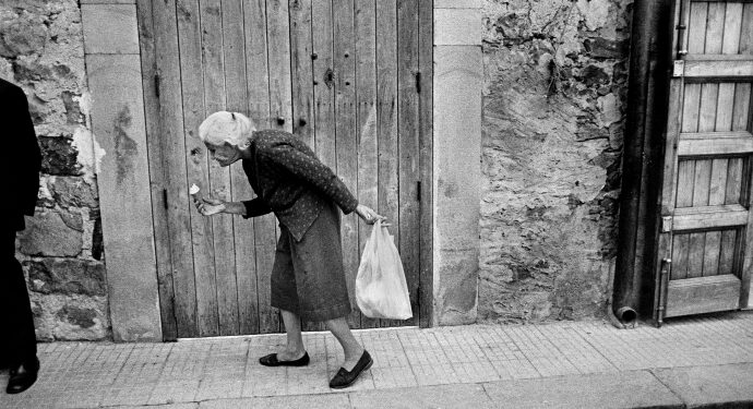 Sentire le vite degli altri. Tra empatia e impegno sociale, la mostra ‘Letizia Battaglia Senza Fine’ approda a Cagliari