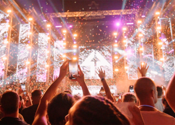 Ad Arbatax si balla con la nuova edizione dell’Arabax Music Festival. Sul maxi palco Planet Funk, Gigi D’Agostino, DJ Snake e Axwell