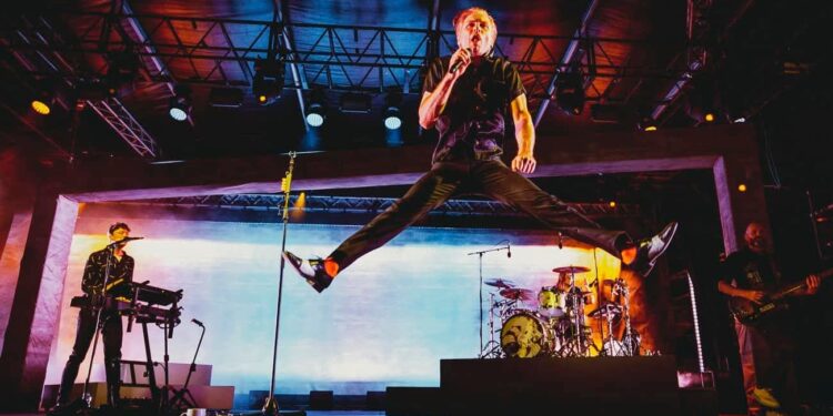 L’art-rock dei Franz Ferdinand conquista l’Arena Fenicia di Sant’Antioco. La band scozzese ospite di punta del Sulky festival